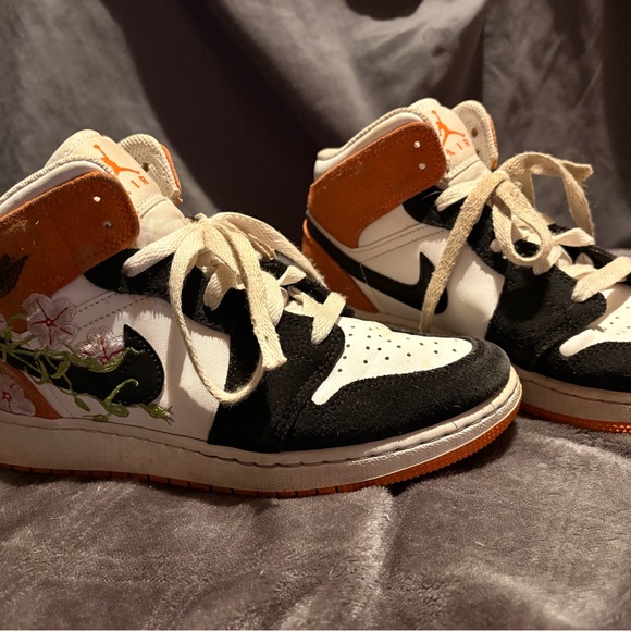 Nike air Jordan 1 Mid SE basketball blossom GS sneakers - Picture 2 of 4
